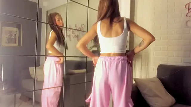 Snapshot of karina_gomez_18 chatting on February 9, 2026, 11:41 am karina gomez 18 online show from February 9, 2026, 11:41 am