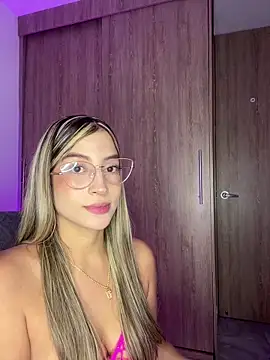 Snapshot of Issabela_G1 chatting on October 15, 2025, 11:46 pm Issabela G1 online show from October 15, 2025, 11:46 pm