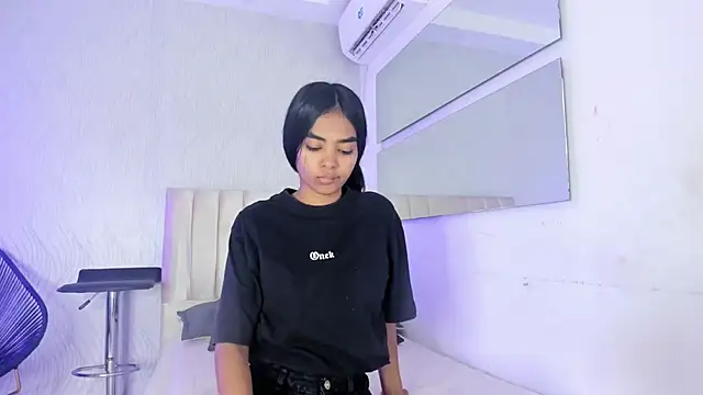 Snapshot of julieta_aguilar1 chatting on January 7, 2026, 6:57 pm julieta aguilar1 online show from January 7, 2026, 6:57 pm