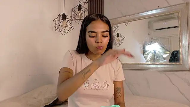 Snapshot of julieta_aguilar1 chatting on February 13, 2026, 7:25 pm julieta aguilar1 online show from February 13, 2026, 7:25 pm