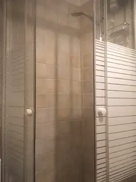 FrettedLodine online show from November 23, 2025, 12:42 am