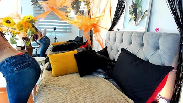 Nami sunny online show from October 24, 2025, 8:30 pm