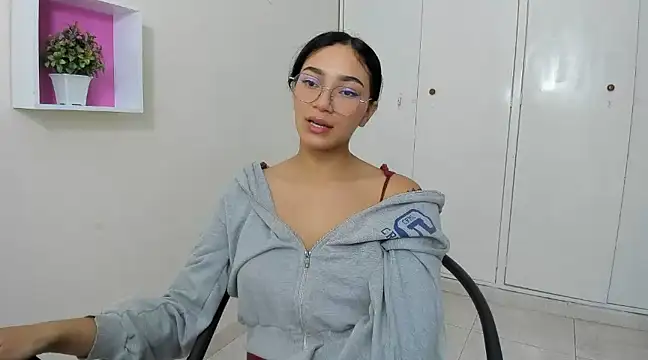 ASIAM BRUNET online show from March 14, 2025, 1:13 pm