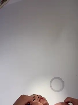 Snapshot of Aryrosee chatting on November 19, 2025, 11:38 pm Aryrosee online show from November 19, 2025, 11:38 pm