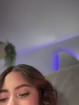 Snapshot of Aryrosee chatting on November 16, 2025, 5:17 pm Aryrosee online show from November 16, 2025, 5:17 pm