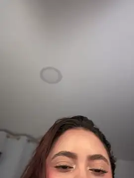 Snapshot of Aryrosee chatting on February 8, 2025, 1:22 am Aryrosee online show from February 8, 2025, 1:22 am