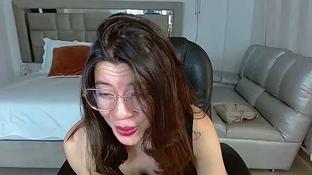 zoecruzz online show from January 14, 2026, 4:32 pm