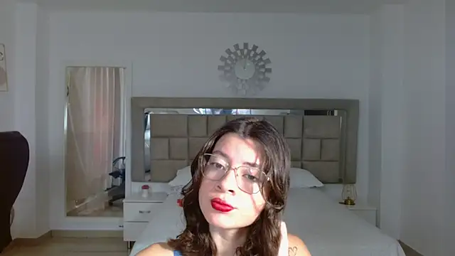 zoecruzz online show from October 16, 2025, 3:09 pm