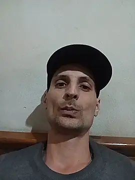 sebasosa84 online show from June 30, 2026, 4:40 pm