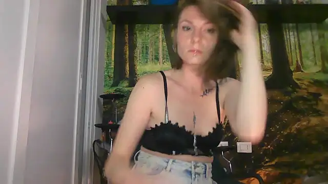 Snapshot of Feli_blue chatting on May 5, 2026, 9:40 pm Feli blue online show from May 5, 2026, 9:40 pm