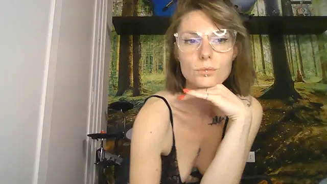 Snapshot of Feli_blue chatting on April 21, 2026, 8:04 pm Feli blue online show from April 21, 2026, 8:04 pm