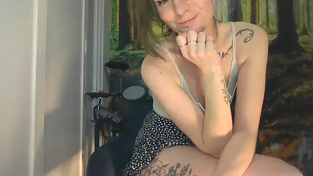 Snapshot of Feli_blue chatting on March 13, 2026, 11:43 pm Feli blue online show from March 13, 2026, 11:43 pm