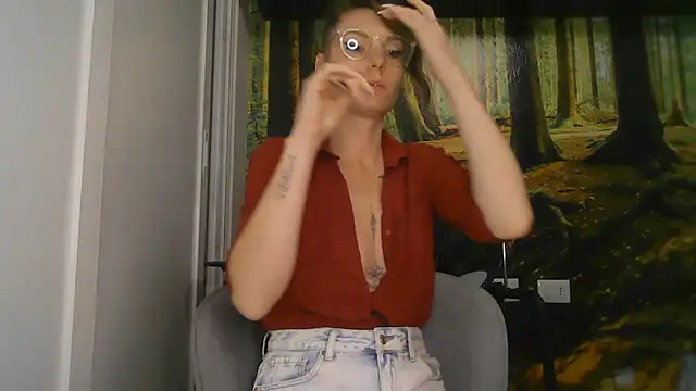 Snapshot of Feli_blue chatting on November 10, 2025, 10:15 pm Feli blue online show from November 10, 2025, 10:15 pm