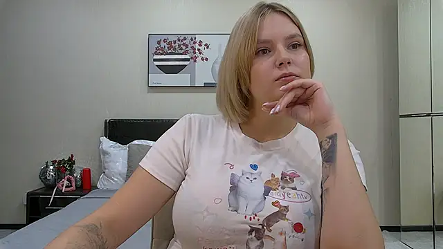 DianeMills online show from November 26, 2025, 7:14 pm