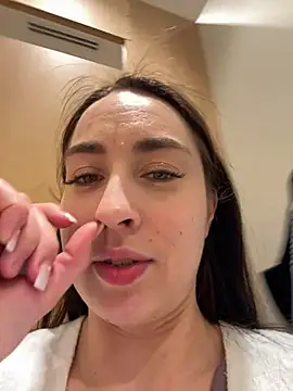 Snapshot of Holly_Play chatting on February 19, 2025, 10:12 am Holly Play online show from February 19, 2025, 10:12 am