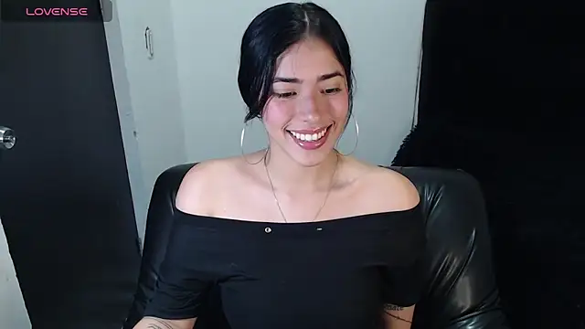 LESLIEBLACK  online show from January 27, 2025, 11:43 pm