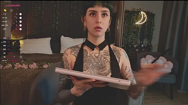 MichaellaMoon online show from March 16, 2025, 10:33 am