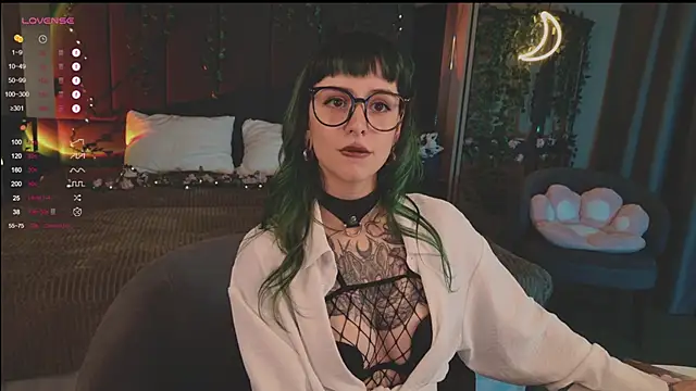 MichaellaMoon online show from March 14, 2025, 6:07 pm