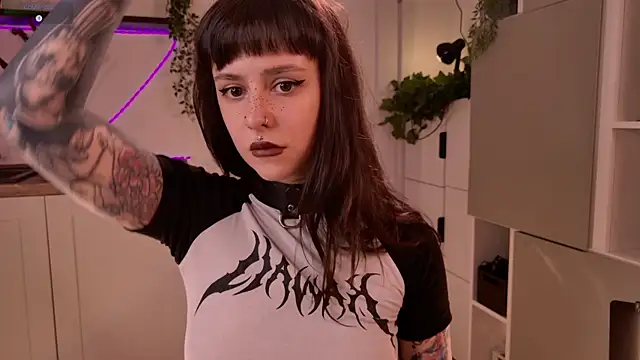 MichaellaMoon online show from May 30, 2026, 5:51 pm