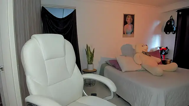 lucy diiaz online show from November 29, 2025, 9:37 pm