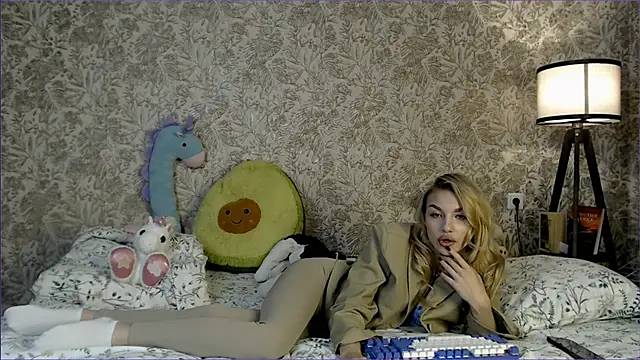 Ella Milla online show from September 24, 2025, 11:50 am