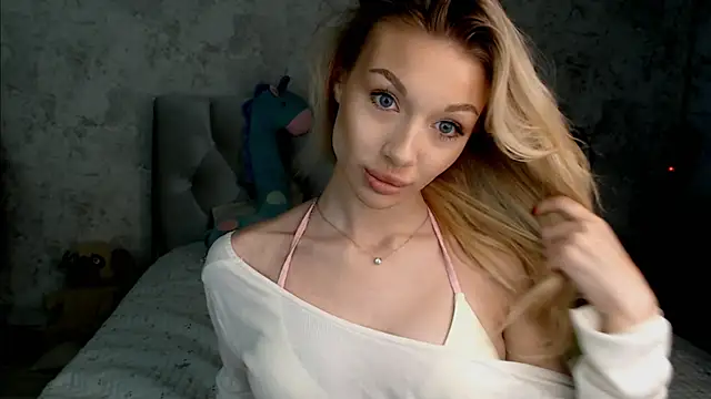 Ella Milla online show from July 9, 2026, 1:32 pm
