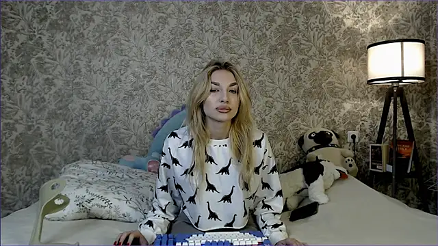 Ella Milla online show from September 15, 2025, 2:06 pm