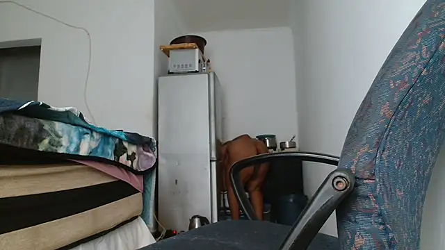 Hugetittiesxx2 online show from April 17, 2026, 3:42 am