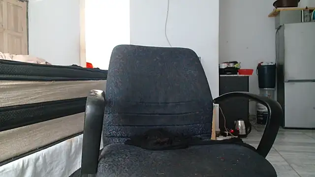 Hugetittiesxx2 online show from November 1, 2025, 7:46 am