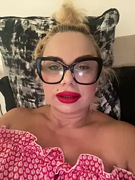 Snapshot of luna_14 chatting on September 29, 2025, 7:37 am luna 14 online show from September 29, 2025, 7:37 am