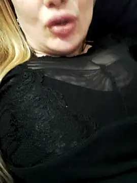 Snapshot of luna_14 chatting on March 19, 2025, 4:24 pm luna 14 online show from March 19, 2025, 4:24 pm