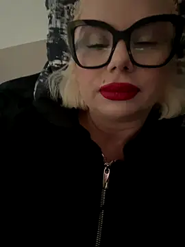Snapshot of luna_14 chatting on October 16, 2025, 10:23 am luna 14 online show from October 16, 2025, 10:23 am