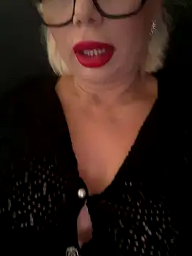 Snapshot of luna_14 chatting on October 7, 2025, 6:25 am luna 14 online show from October 7, 2025, 6:25 am