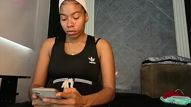 YummyDuooo online show from November 28, 2025, 4:40 pm