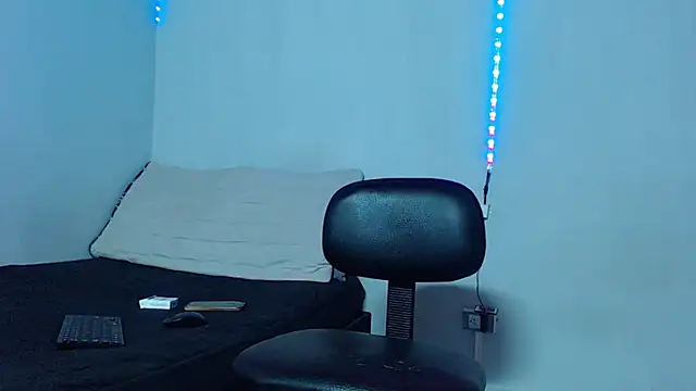 Snapshot of mikecoper_23 chatting on February 17, 2025, 7:01 pm mikecoper 23 online show from February 17, 2025, 7:01 pm