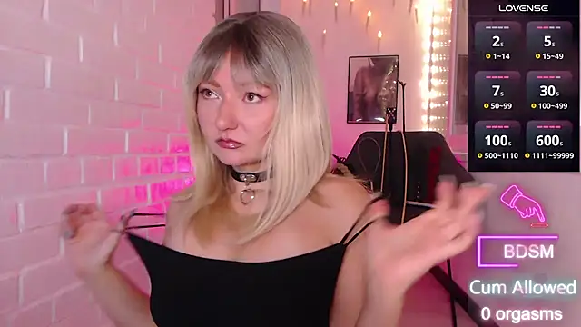 Sandralawrence online show from September 24, 2025, 9:43 pm