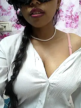 sandy naughty online show from June 3, 2026, 5:39 pm