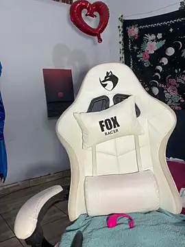 Snapshot of RuivaRaposinha chatting on October 8, 2025, 3:52 am RuivaRaposinha online show from October 8, 2025, 3:52 am