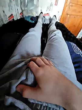 Snapshot of Azerty0911 chatting on November 30, 2025, 3:24 pm Azerty0911 online show from November 30, 2025, 3:24 pm