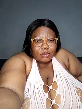 DAIRYBELLELIZxx online show from July 26, 2026, 8:27 pm