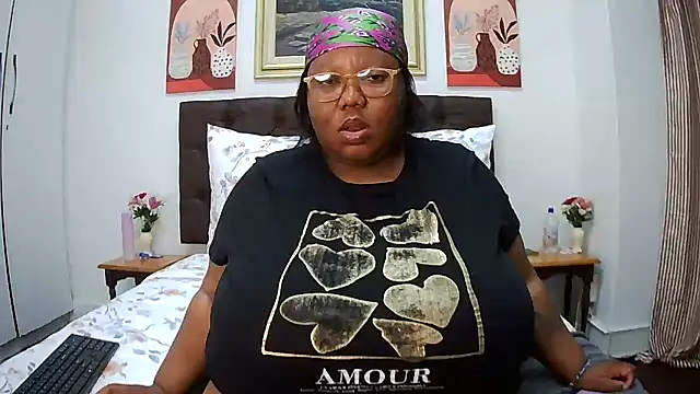 DAIRYBELLELIZxx online show from June 17, 2026, 3:06 am