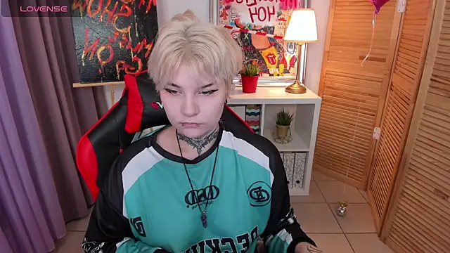 Snapshot of mekurisu chatting on March 10, 2025, 1:34 am mekurisu online show from March 10, 2025, 1:34 am