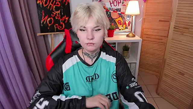 Snapshot of mekurisu chatting on March 17, 2025, 5:34 am mekurisu online show from March 17, 2025, 5:34 am