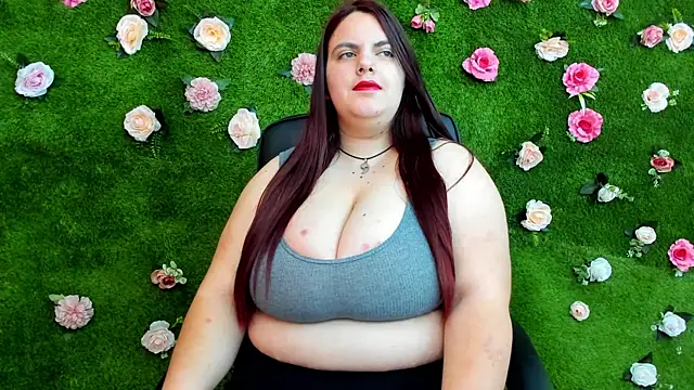 Huge Titties  online show from March 21, 2025, 8:50 am