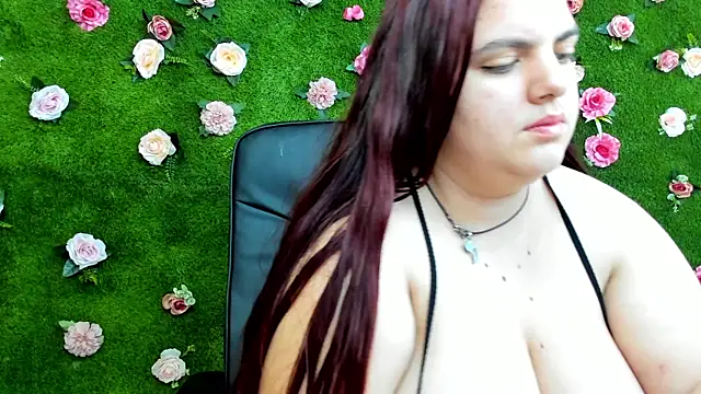 Huge Titties  online show from March 16, 2025, 3:25 am