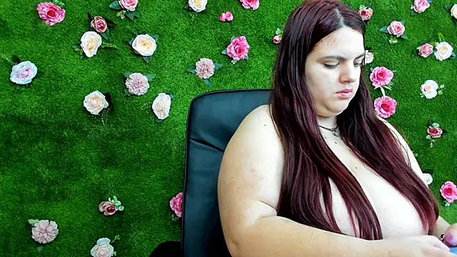 Huge Titties  online show from March 20, 2025, 4:29 am