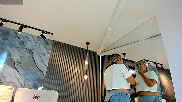 julietha taylor online show from November 21, 2025, 2:10 am