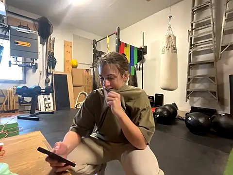 MissSwitch online show from December 4, 2024, 6:22 pm