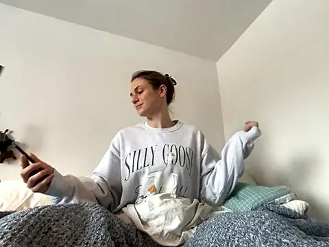 MissSwitch online show from December 4, 2024, 1:36 pm