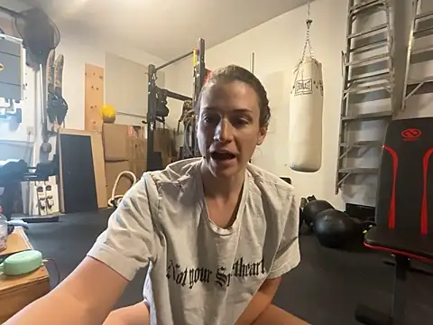 MissSwitch online show from December 6, 2024, 7:28 pm